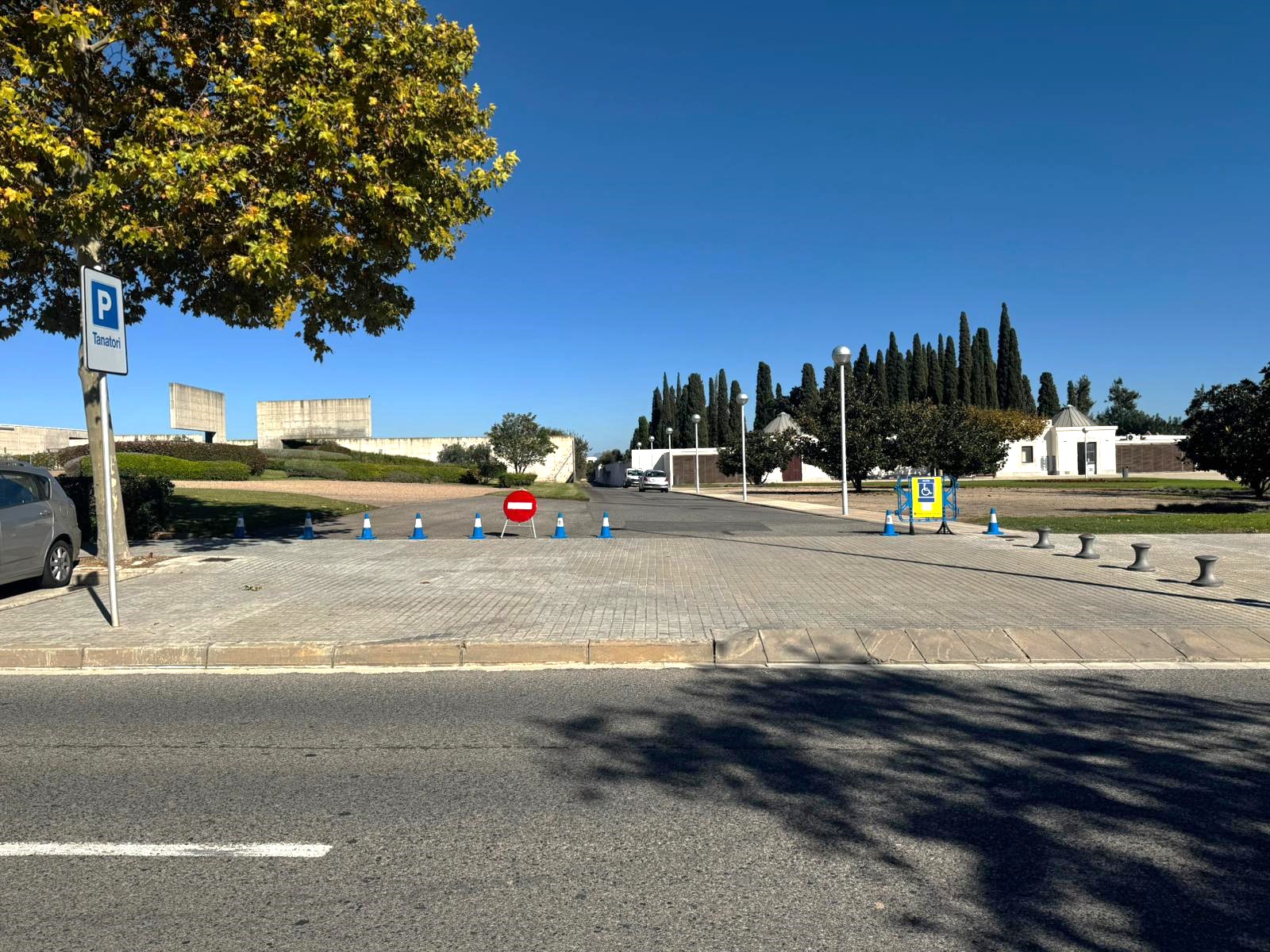 Espai reservat a vehicles de persones amb mobilitat reduïda Image