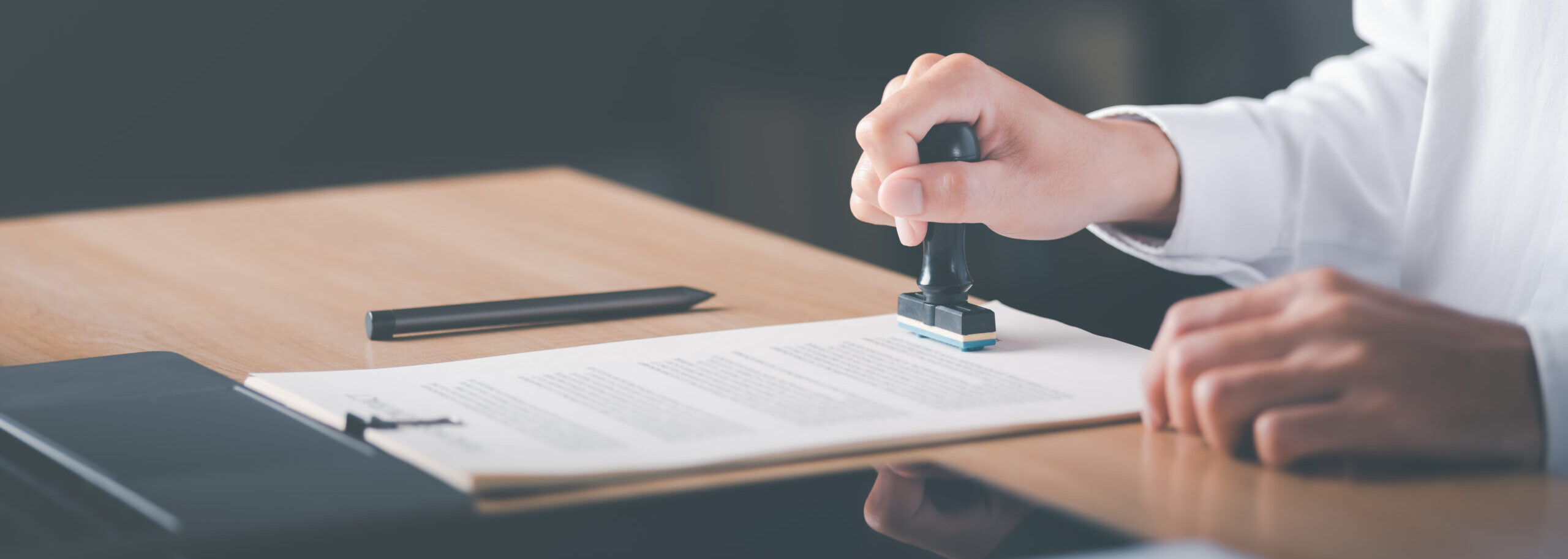Constitución de garantía mediante aval o seguro de caución 